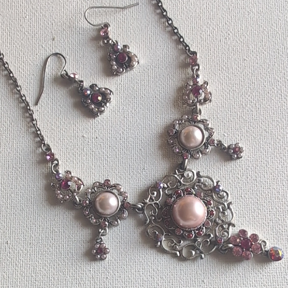 Vintage Chic Pink Crystal Flower With Pink Pearl Necklace